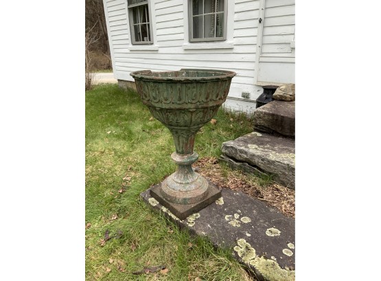 Antique Cast Iron Garden Urn (CTF40)