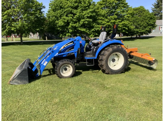 Mint 2007 New Holland TC45DA Diesel 4X4Tractor With Bucket Loader, 113 Hours- Local Pick Up)