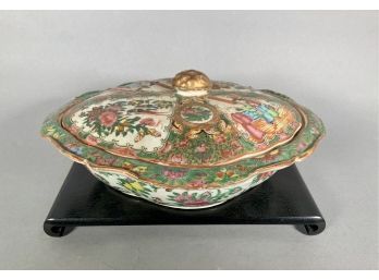 Covered Rose Medallion Serving Dish W/ Stand (CTF10)
