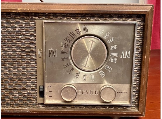 Vintage Zenith Radio (CTF10)