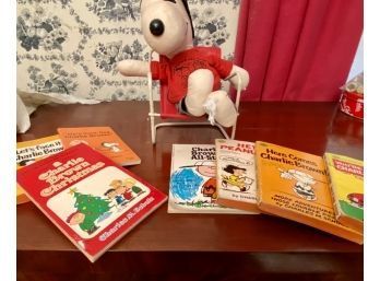Peanuts Books And Snoopy Stuffed Toy (CTF10)