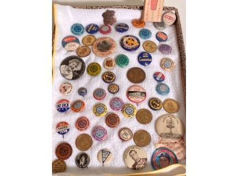 Vintage Pins And Buttons (CTF10)