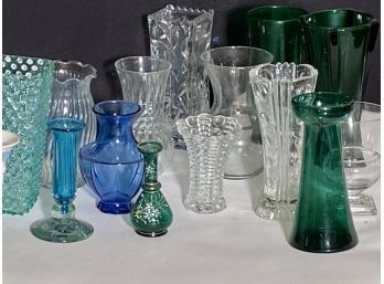 Wedgwood Vase & Glass Vases, 17pcs. (CTF20)