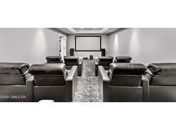 ****UPDATE - TWO SEATS ONLY - NOT FOUR *** Two Chairs Of Electric Theater Seating, 4 0f 4 (CTF80)