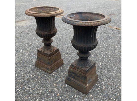 Pair Of Antique Small Iron Garden Urns, 2 Of 2 (CTF20)