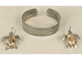 Sterling Cuff Bracelet And Turtle Form Earrings (CTF10)