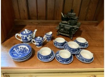 Blue Willow Child's Tea Set