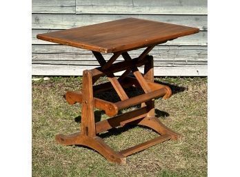 Antique Country Yarn Winder Stand (CTF10)