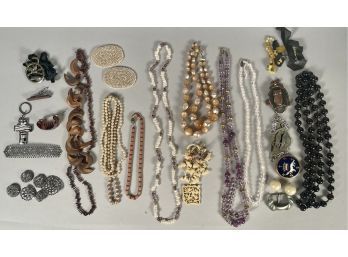 Lot Of Beaded Necklaces And Costume Jewelry (CTF 10)