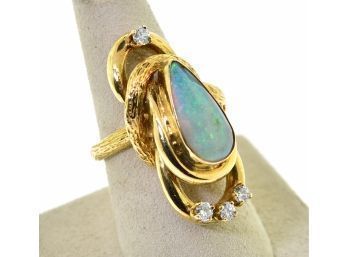 18k Gold Opal And Diamond Ring (CTF10)