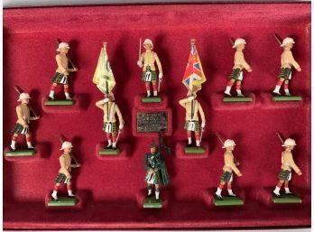 Britains Seaforth Highlanders Toy Soldiers In Box, 11pcs  (CTF10)