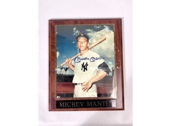 Signed Mickey Mantle Photograph(cTF10)