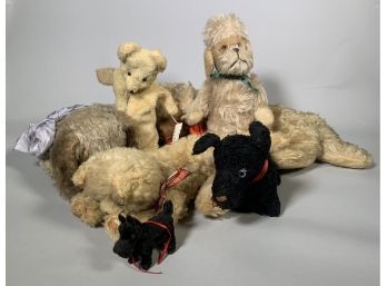 Seven Vintage Stuffed Dogs (CTF10)