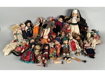 International Doll Collection, 34pcs.  (CTF10)