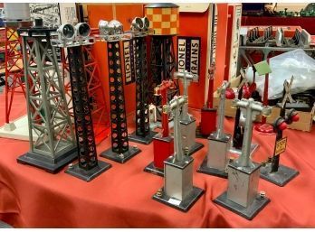 Large Lot Of Train Towers And Bridges (CTF20)