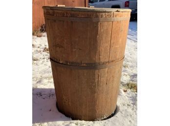 Large Antique Country Lidded Wooden Barrel (CTF20)