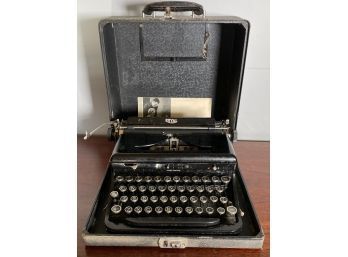 Vintage Royal Portable Typewriter (CTF20)