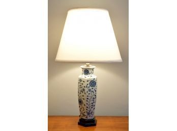 Modern Blue & White Porcelain Lamp (cTF20)