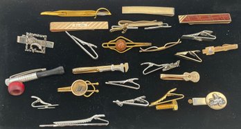 Large Lot Of Tie Clasps, Fun Ones, Wrench, Train, Swords, Bolt, Guitar, Goldstone Cabachon, Etc Etc