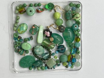 Vintage Bead Lot, Greens, Nice Variety, Snowhill Auctions, 120 Lots, Closes 2/8 At 8:15 PM ET