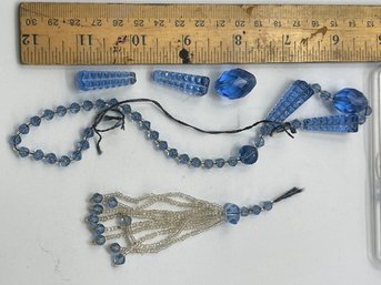 Vintage Glass Beads Lot, Great Variety, Great Pendant, Snowhill Auctions, 120 Lots, Closes 2/8 At 8:15 PM ET