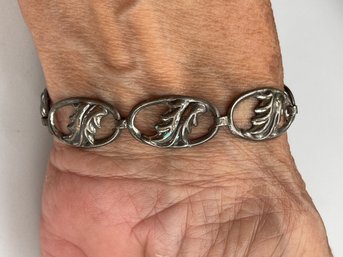 Vintage Beau Sterling, Sterling Silver Link Bracelet, Leaf In Open Oval Link, 7 Inches, Tarnished, Marked