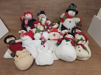 Lot Of 16 Stuffed Snowmen Cute Adorable Winter Decor!