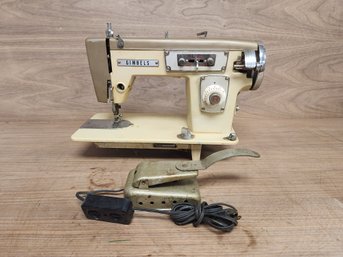 Vinrage De Luxe Gimbels Sewing Machine And Pedal 2345-tW Very Rare, Excellent Condition, Works!