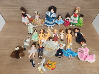 Lot Of Over 20 Vintage And Antique Dolls! Some Porcelain! Beautiful And Valuable Collectibles!