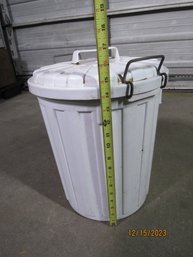 Little White Plastic Garbage Can With Locking Lid