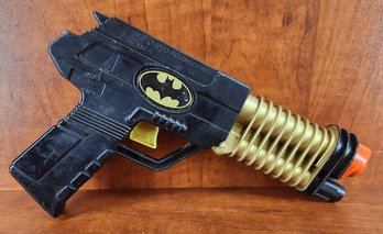 Vintage Kenner Batman The Dark Knight Ray Gun Friction Sound Michael Keaton 1990