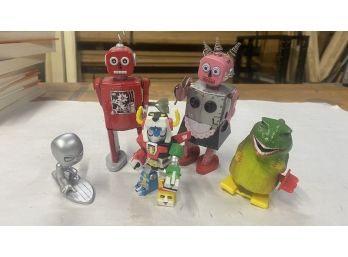 5 Vintage Mini Figures - Toys - Walking Toys And Bobble Heads