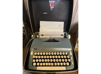 Vintage SC Typewriter