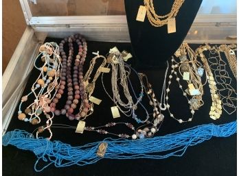 Lot Of Costume Jewelry Necklaces.