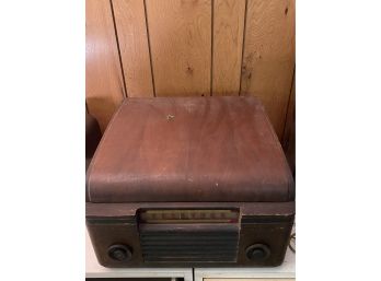 Vintage RCA Victor Victrola Model 65U Tube Radio & Phonograph Combo