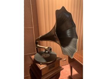 The Victor I Victrola By The Victor Talking Machine Co. Circa 1911