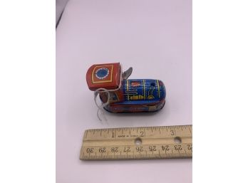 Small Vintage Wind-up Toy.  Works