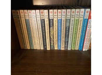 Set Of Vintage Encyclopedias /20 Volumes
