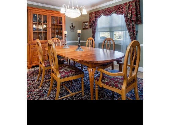 Beautiful Dining Room Table And 6 Chairs