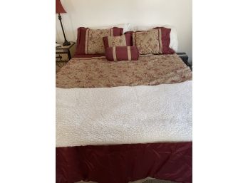 Queen Tempurpedic Bed With Linens