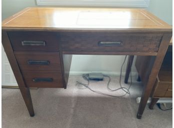 Singer Sewing Machine/table