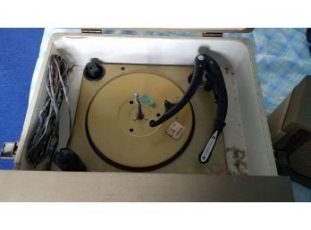 Vintage Magnavox Turntable And Speakers