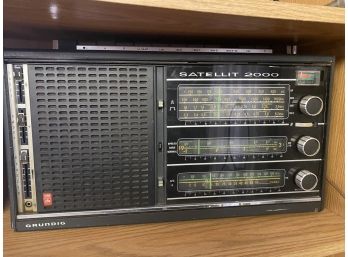 GRUNDIG SATELLIT 2000 Multiband Shortwave - AM/FM Radio
