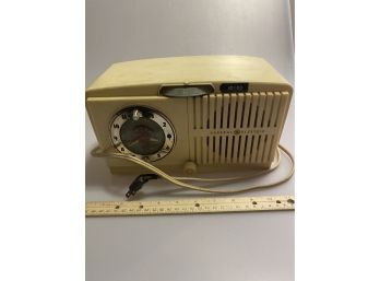 Vintage Retro General Electric GE Radio Alarm Clock Model 516F Vanilla Color