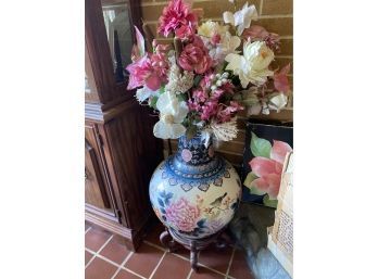 28 Floral Vase On Stand