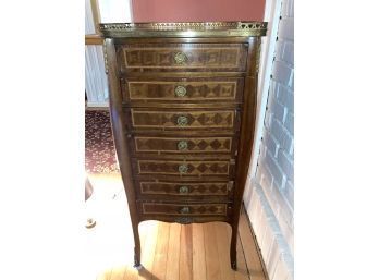 Free Standing Jewelry Chest