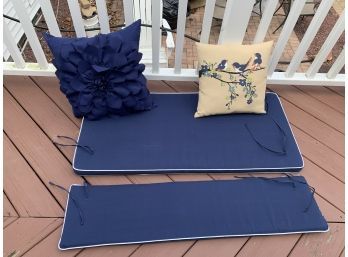 4 Piece Indoor/outdoor Cushions. Flower And Bird Pillows