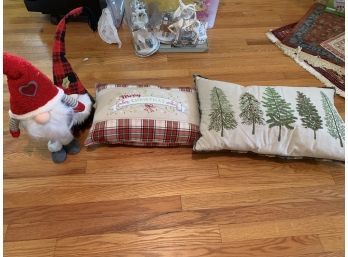 Two Santas / Two Pillows