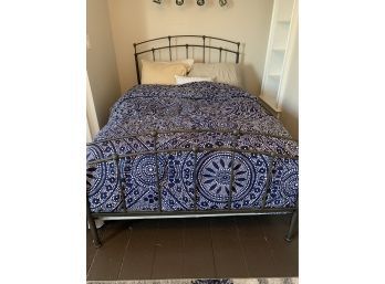 Full Size Bed With Linens