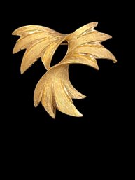 Vintage Costume Jewelry Trifari Gold Brooch